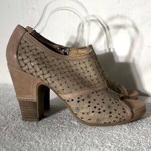 Gold Button Tan Nude Laser Cut Peep Toe Chunky Heel Ankle Boots Booties 41
